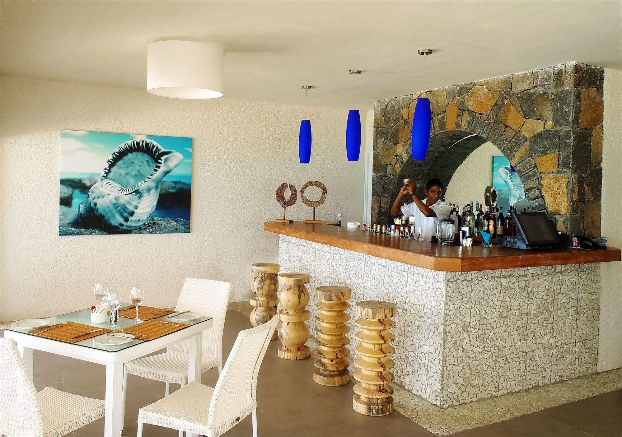 Astroea Beach Hotel (Adults Only) Блу Бей Екстериор снимка
