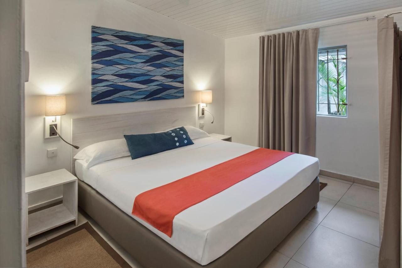 Astroea Beach Hotel (Adults Only) Блу Бей Екстериор снимка
